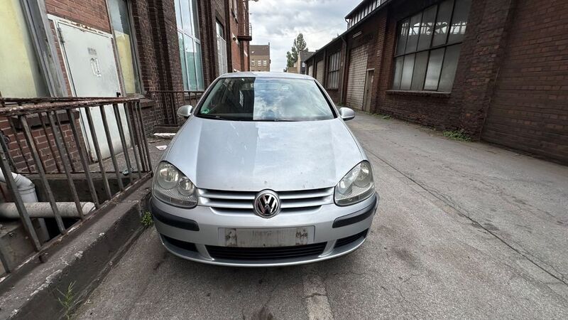 Silber Gebraucht 2004 VW Golf V Trendline Limousine | 1.755 € (Fairer Preis) - Bild 1/4