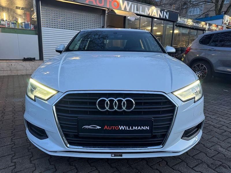 Gebraucht Audi A3 Basis 150 PS (110 kW) 2019 Weiß Limousine