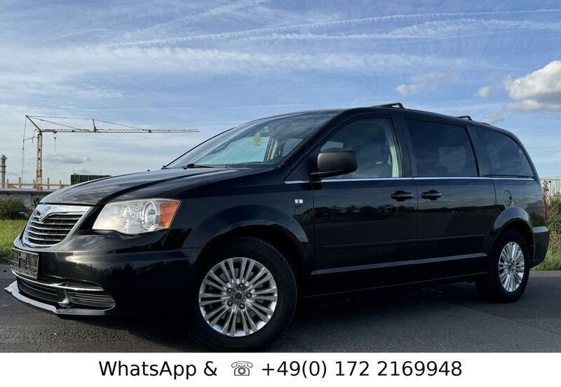 Schwarz Gebraucht 2014 Lancia Voyager Silver Van / Kleinbus | 13.900 € (Guter Preis) - Bild 1/4
