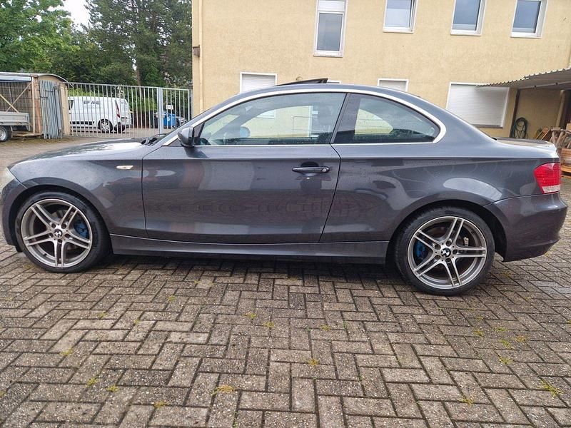 Grau Gebraucht 2008 BMW 120 Coupé Coupé | 6.850 € (Fairer Preis) - Bild 1/4