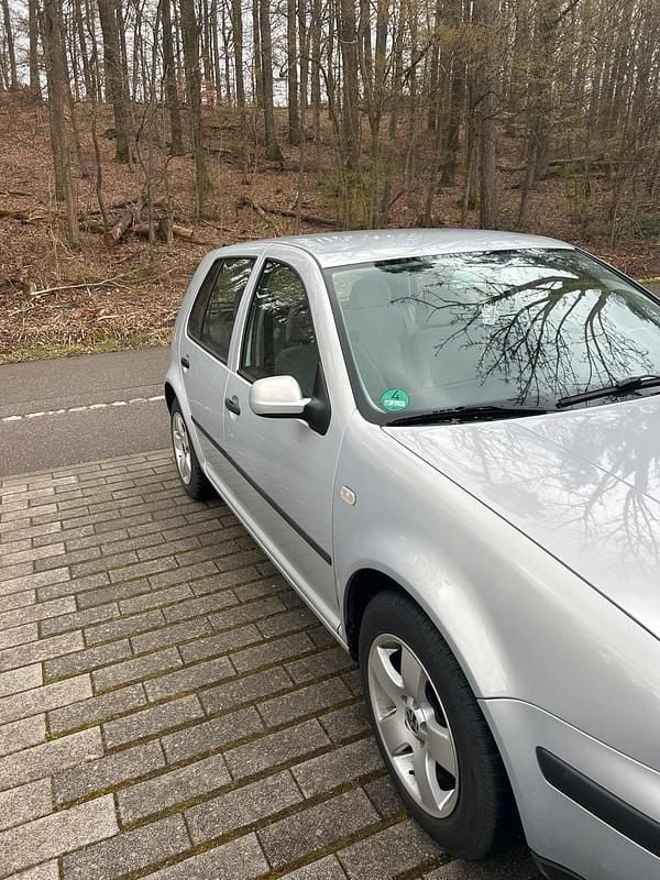 Gebraucht VW Golf IV 100 PS (73 kW) 2000 Silber Kleinwagen
