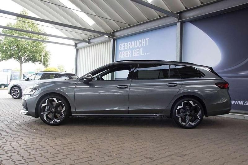 Gebraucht Skoda Superb SportLine 204 PS (150 kW) 2025 Grau Kombi