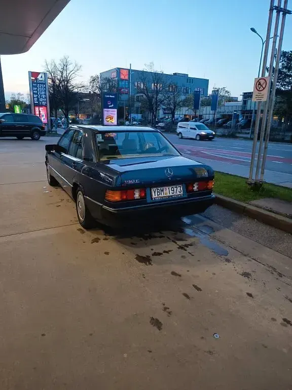 Gebraucht Mercedes 190 120 PS (88 kW) 1991 Blau Limousine