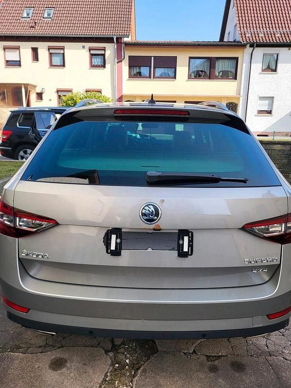 Gebraucht Skoda Superb 280 PS (205 kW) 2016 Gelb Kombi