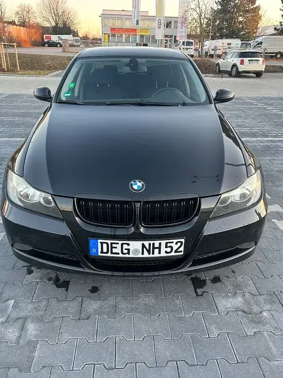 Gebraucht BMW 320 170 PS (125 kW) 2008 Schwarz Limousine