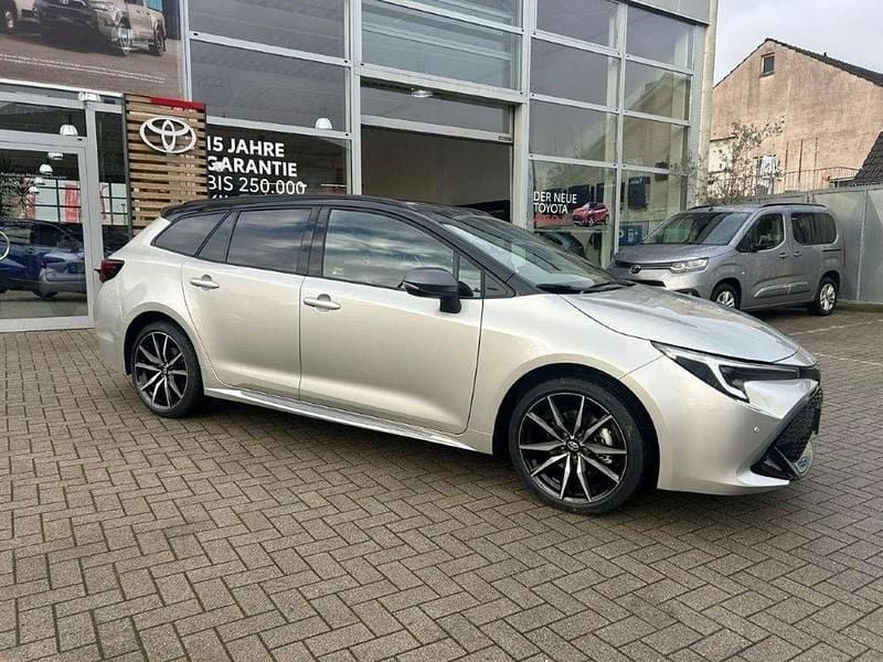 Neu Toyota Corolla Sport 179 PS (131 kW) 2026 Silber Kombi