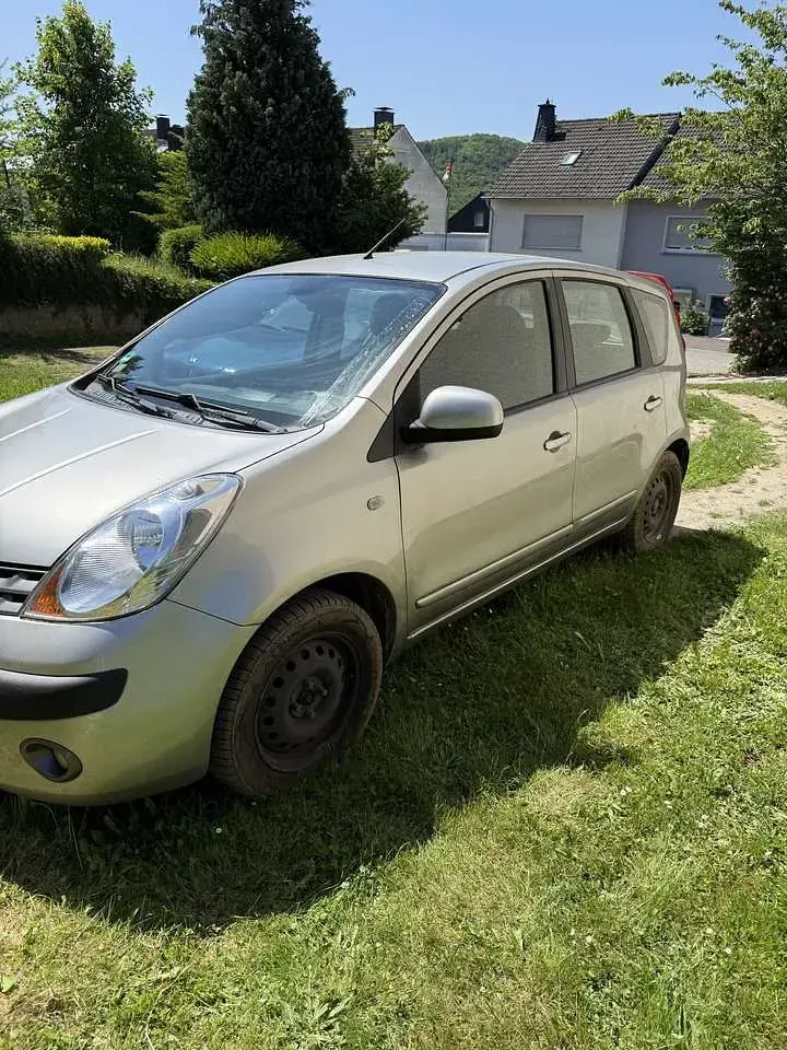 Gebraucht Nissan Note Acenta 110 PS (80 kW) 2006 Silber Kleinwagen