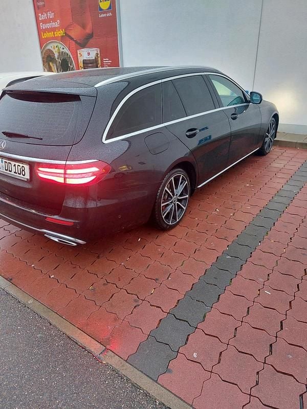 Gebraucht Mercedes E220 194 PS (142 kW) 2018 Schwarz Kombi