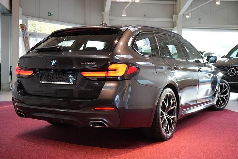 Gebraucht BMW 520 M Sport 190 PS (139 kW) 2023 Grau Kombi