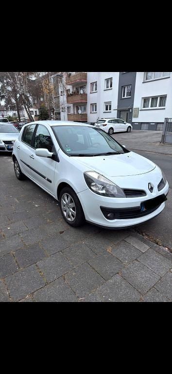 Gebraucht Renault Clio II Dynamique 86 PS (63 kW) 2008 Weiß Limousine