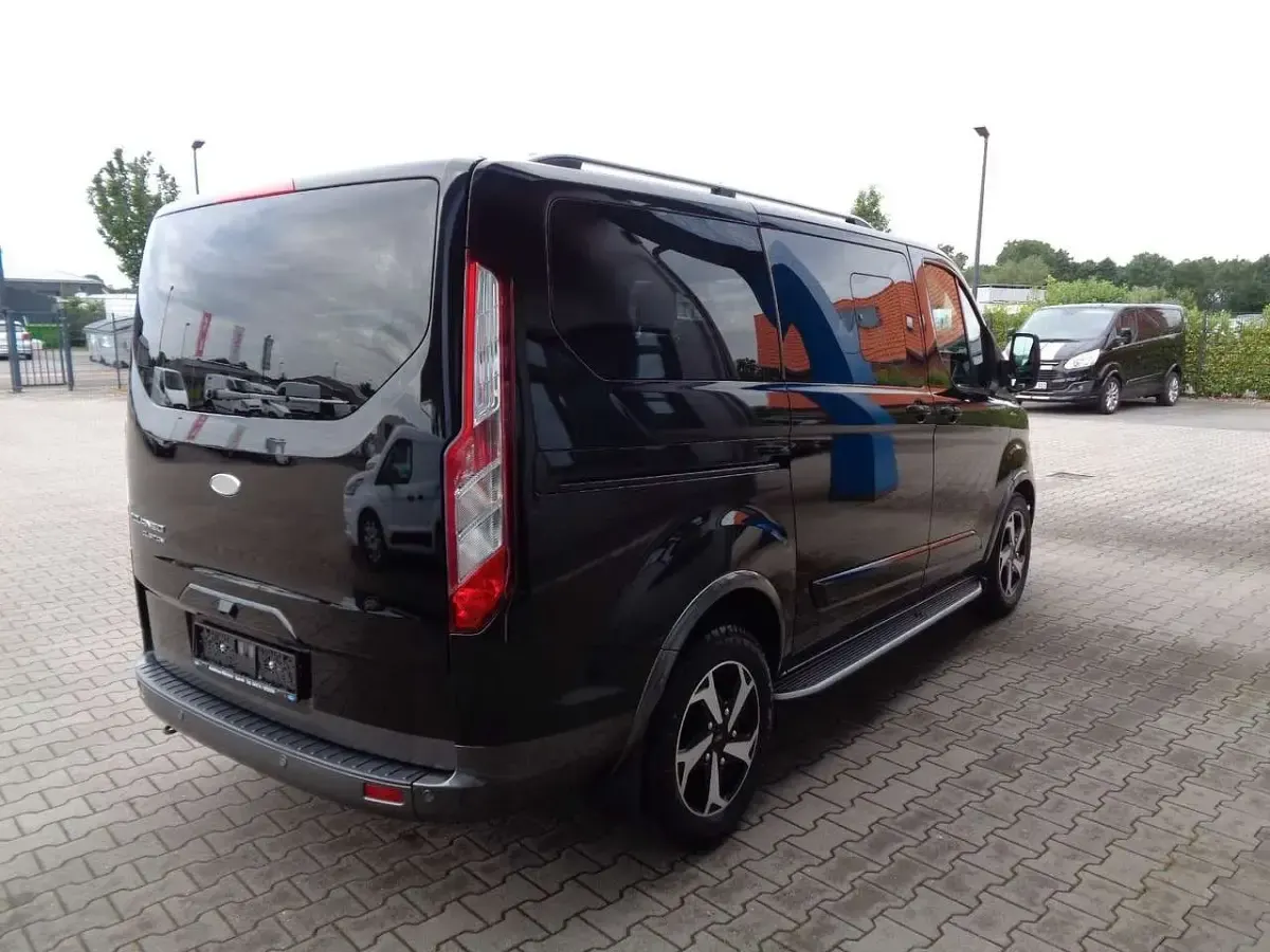 Gebraucht Ford Tourneo Active 185 PS (136 kW) 2022 Agateblack Kombi