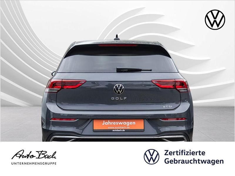 Gebraucht VW Golf VIII Move 131 PS (96 kW) 2023 Delfingrau metallic Limousine