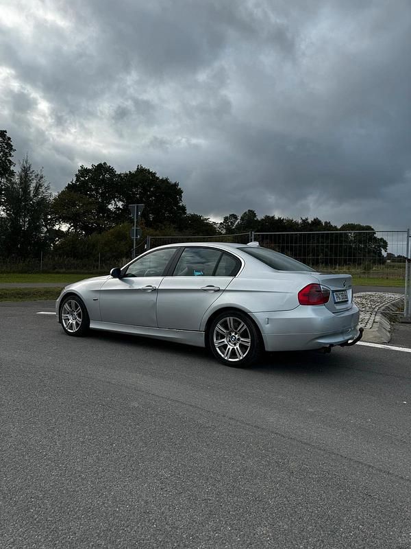 Gebraucht BMW 330 231 PS (169 kW) 2005 Silber Limousine