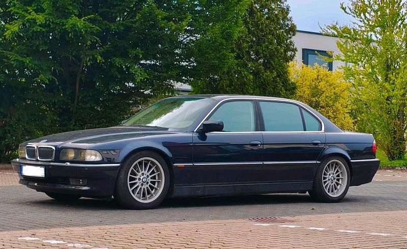 Blau Gebraucht 1996 BMW 740L Limousine | 10.399 € (Fairer Preis) - Bild 1/4