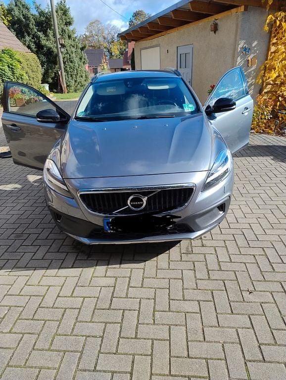 Silber Gebraucht 2019 Volvo V40 CC Plus Kombi | 14.000 € (Guter Preis) - Bild 1/4