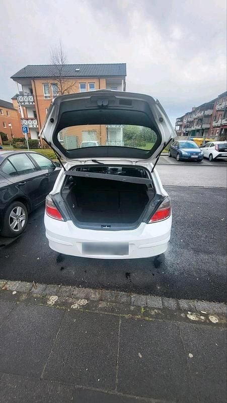 Gebraucht Opel Astra 90 PS (66 kW) 2009 Weiß Kleinwagen