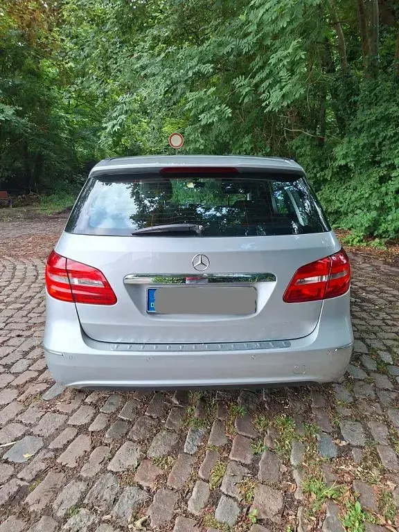 Gebraucht Mercedes B180 109 PS (80 kW) 2013 Silber Kleinwagen