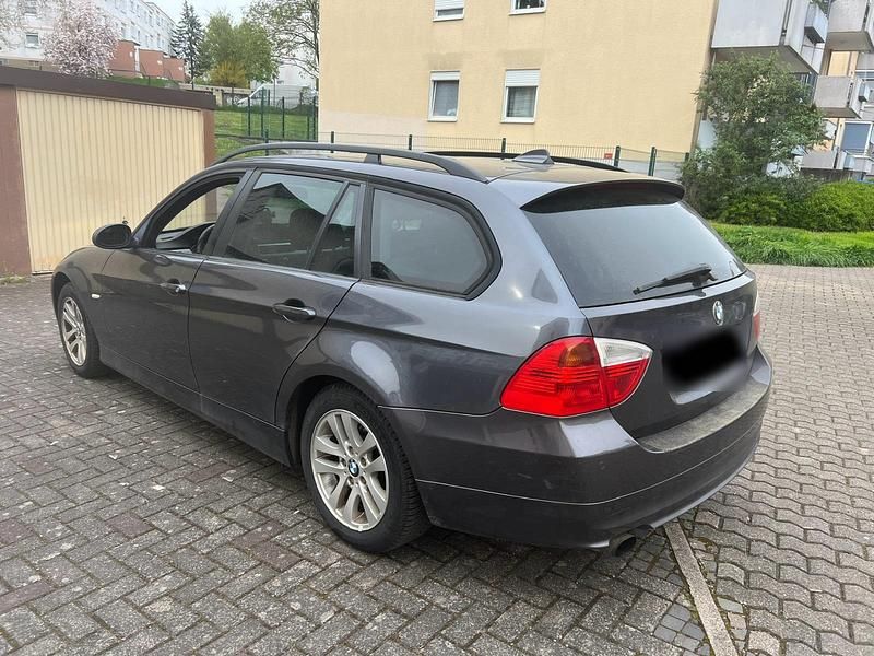Gebraucht BMW 320 150 PS (110 kW) 2007 Grau Kombi