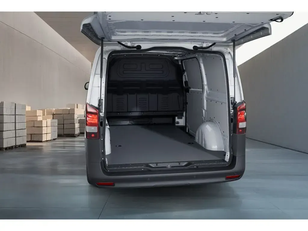 Gebraucht Mercedes e-Vito 85 kW (116 PS) 2025 Weiss / arktikweiss Van