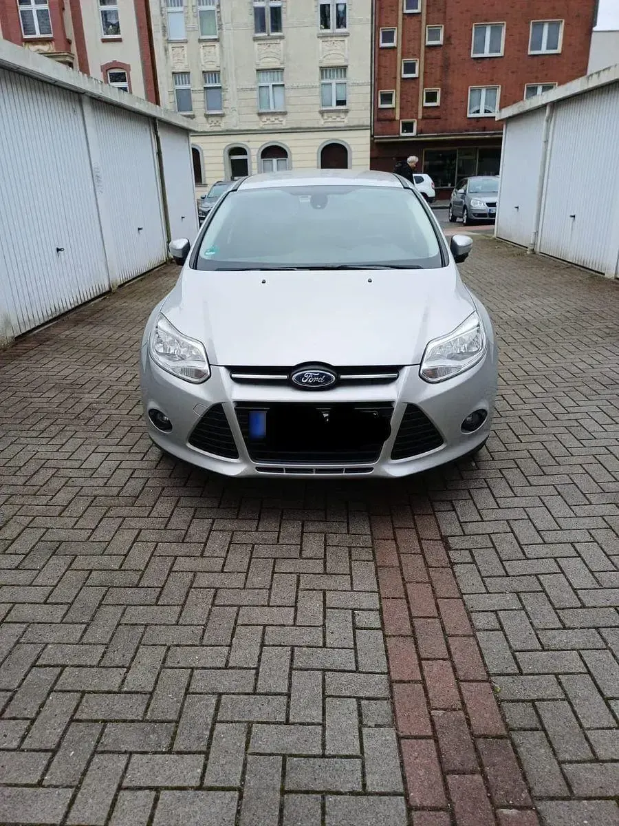 Gebraucht Ford Focus SYNC Edition 101 PS (74 kW) 2014 Silber Kombi
