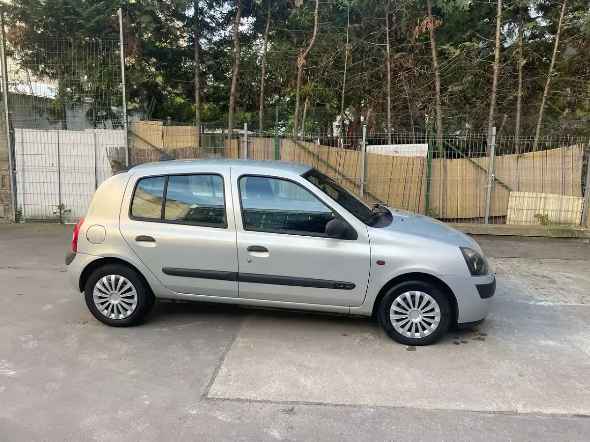 Gebraucht Renault Clio II 98 PS (72 kW) 2002 Night shade (m) Limousine