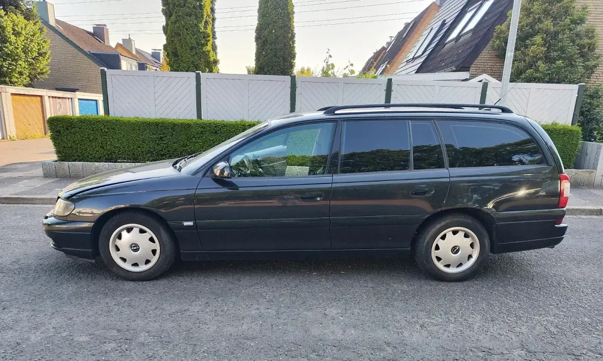 Gebraucht Opel Omega 211 PS (155 kW) 2000 Schwarz Kombi