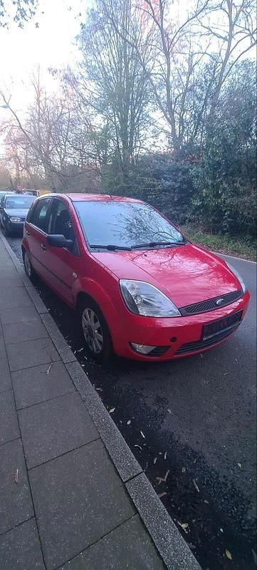 Gebraucht Ford Fiesta 101 PS (74 kW) 2004 Rot Kleinwagen