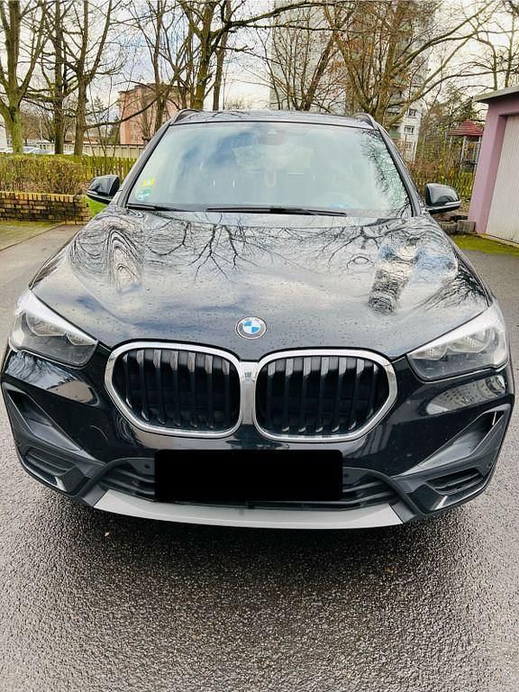 Schwarz Gebraucht 2020 BMW X1 Advantage SUV | 18.500 € (Superpreis) - Bild 1/4