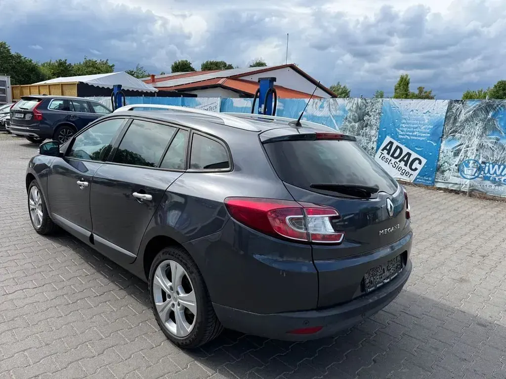 Gebraucht Renault Mégane Dynamique 106 PS (77 kW) 2011 Grau Limousine