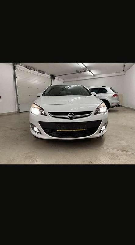Gebraucht Opel Astra Selection 125 PS (91 kW) 2013 Kombi