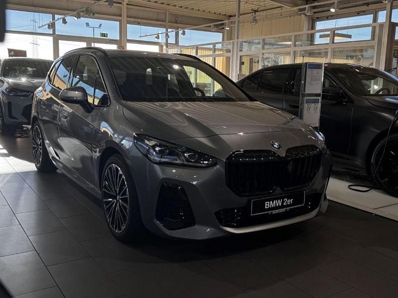 Gebraucht BMW 220 Active Tourer M Sport 150 PS (110 kW) 2026 Skyscraper grau metallic Van / Kleinbus