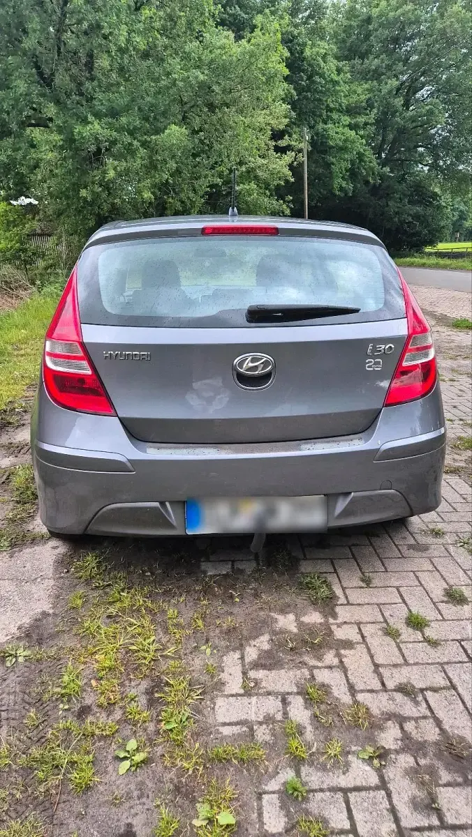 Gebraucht Hyundai i30 100 PS (73 kW) 2012 Grau Kleinwagen