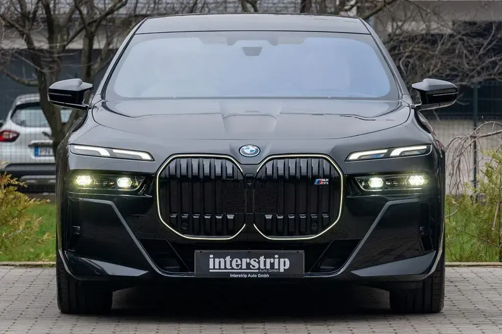 Gebraucht BMW M760e Executive 571 PS (419 kW) 2025 Schwarz Limousine