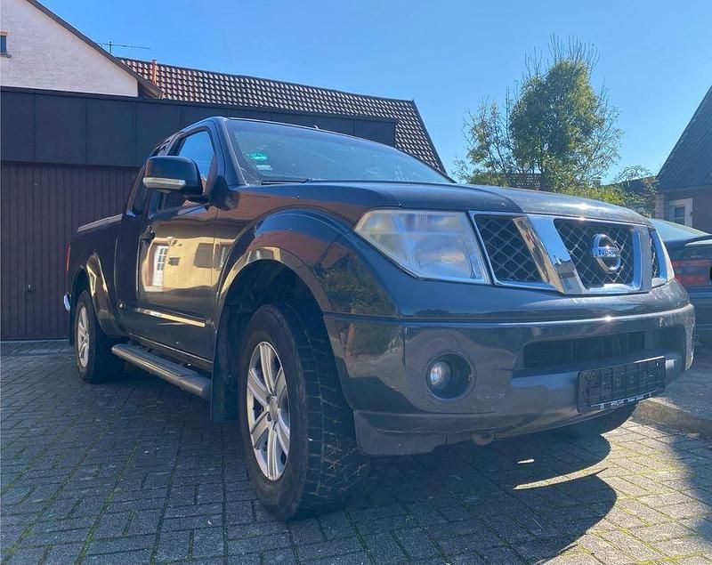 Grau Gebraucht 2007 Nissan Navara Abholung | 8.500 € (Fairer Preis) - Bild 1/4