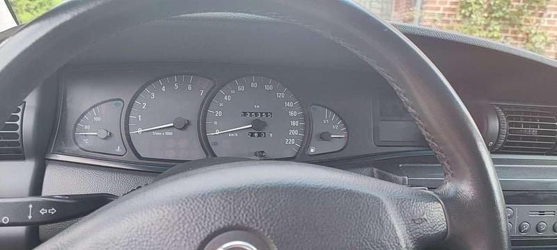 Silber Gebraucht 2001 Opel Omega Limousine | 2.500 € (Fairer Preis) - Bild 1/4