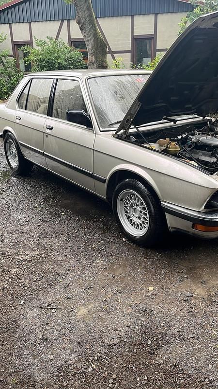 Gebraucht BMW 525 127 PS (93 kW) 1986 Limousine