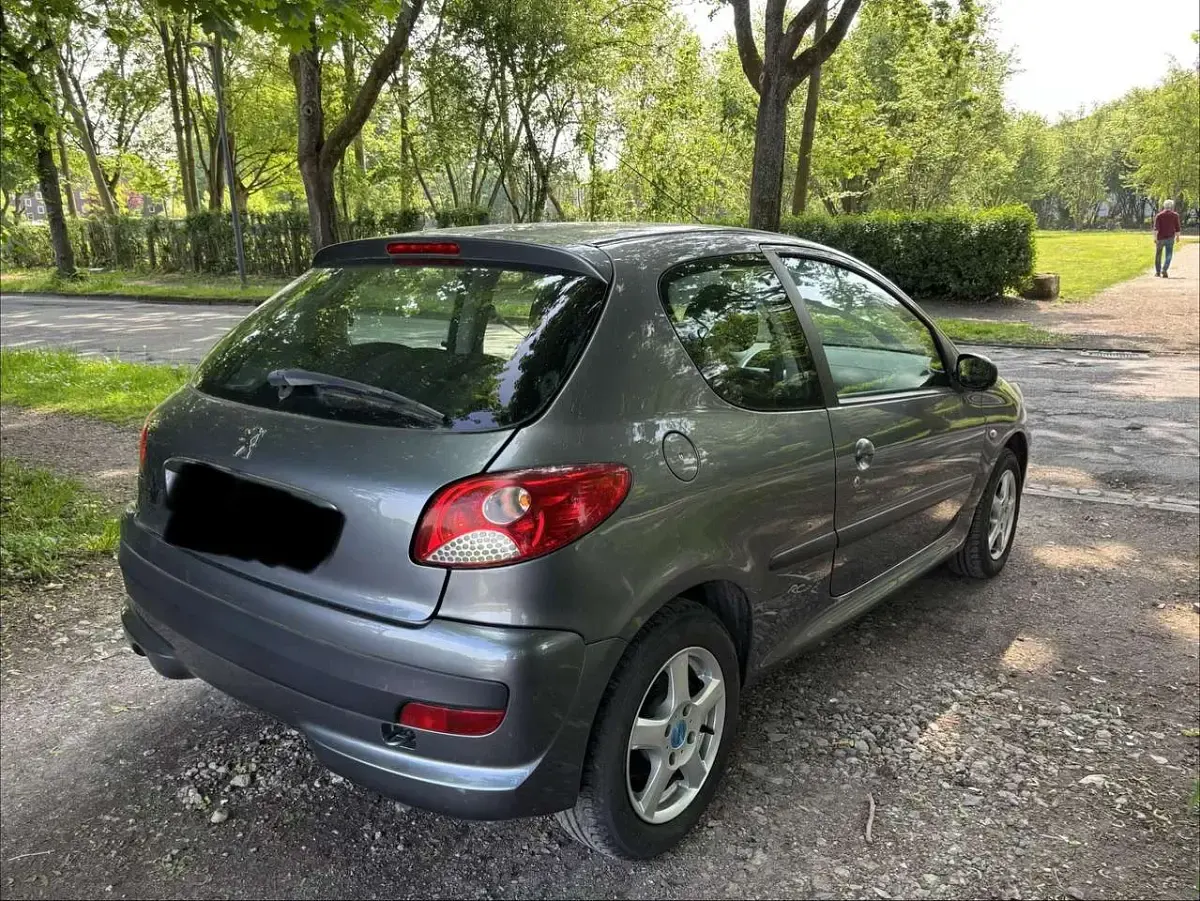 Gebraucht Peugeot 206+ 60 PS (44 kW) 2010 Kleinwagen
