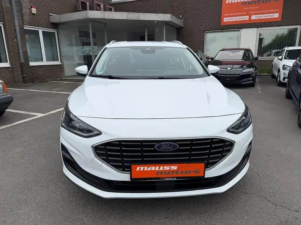 Używany Ford Focus Titanium 116 KM (85 kW) 2023 Biały Sedan/Limuzyna