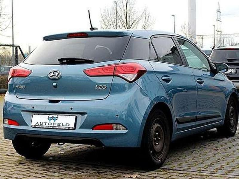 Gebraucht Hyundai i20 84 PS (61 kW) 2017 Blau Kleinwagen
