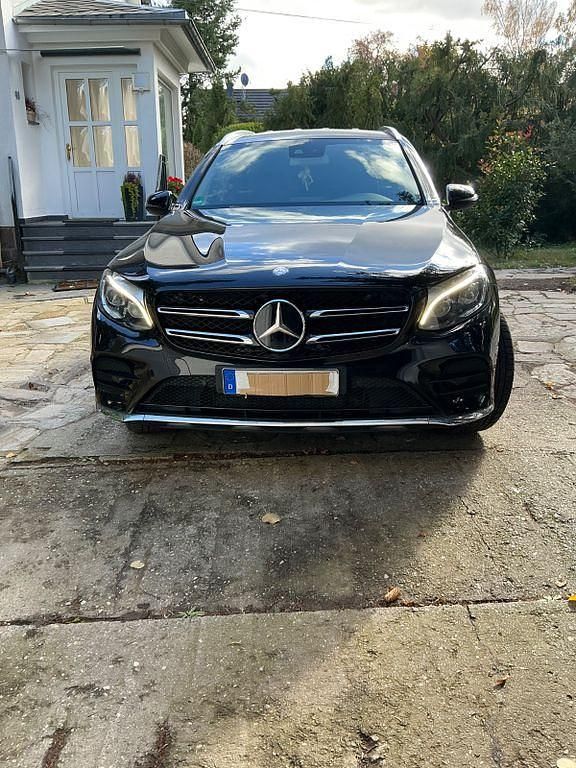 Schwarz Gebraucht 2015 Mercedes GLC250 AMG line SUV | 19.900 € (Guter Preis) - Bild 1/4