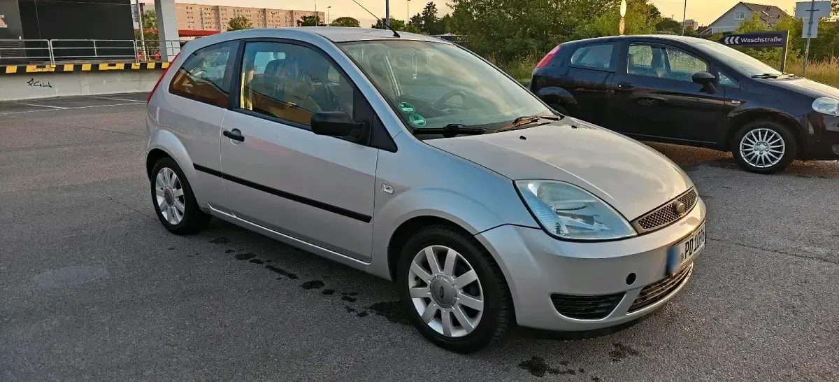 Gebraucht Ford Fiesta 107 PS (78 kW) 2004 Silber Kleinwagen