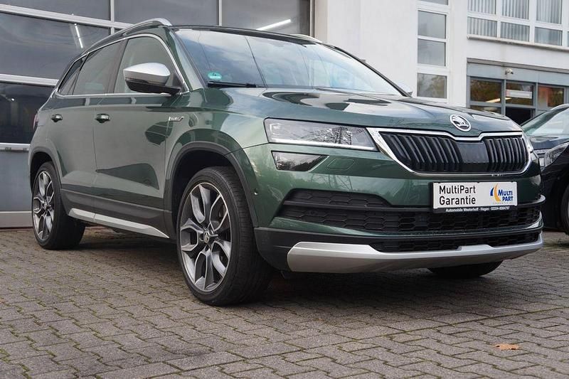Zelena emerald/emerald green Gebraucht 2019 Skoda Karoq Scout 4x4 SUV | 23.500 € (Etwas zu teuer) - Bild 1/4