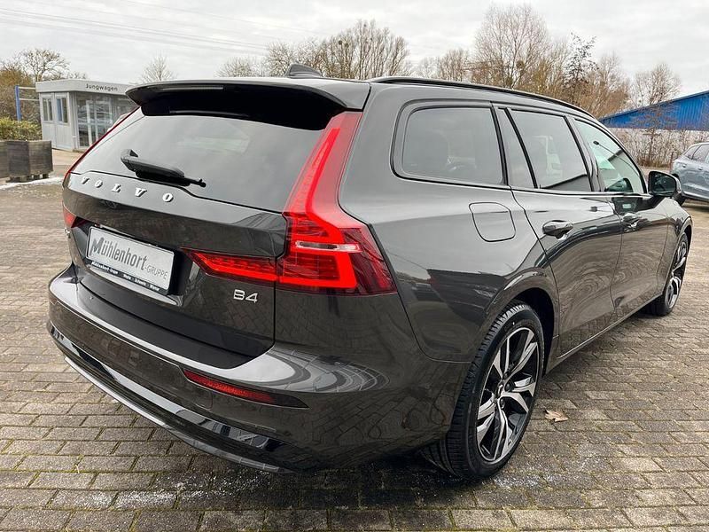 Gebraucht Volvo V60 Plus 197 PS (144 kW) 2025 Grau Kombi