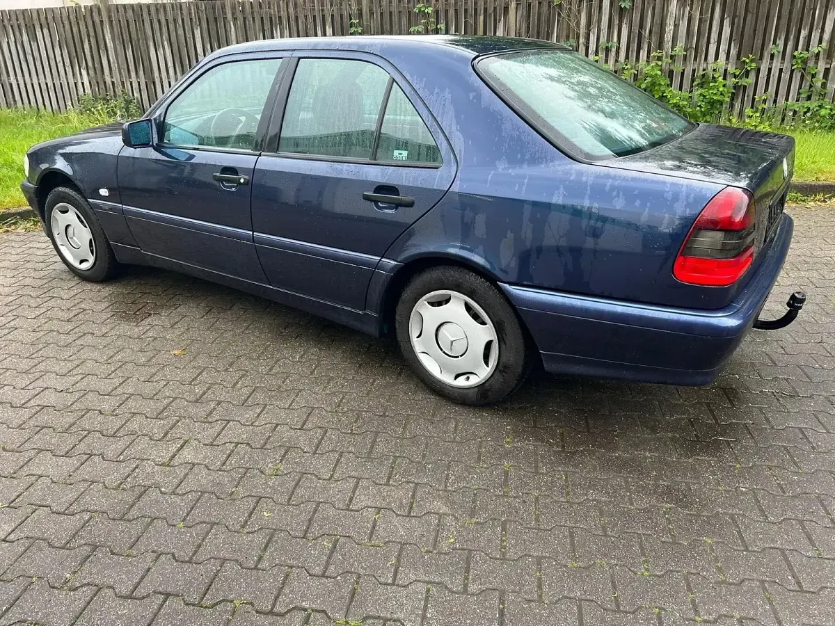 Gebraucht Mercedes C180 122 PS (89 kW) 2000 Blau Limousine