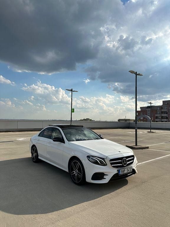 Weiß Gebraucht 2019 Mercedes E400 Limousine | 29.000 € (Etwas zu teuer) - Bild 1/4