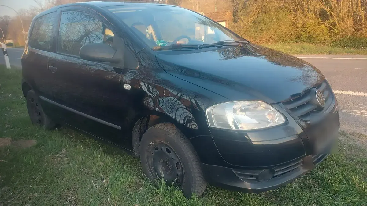 Gebraucht VW Fox 54 PS (39 kW) 2005 Schwarz Kleinwagen