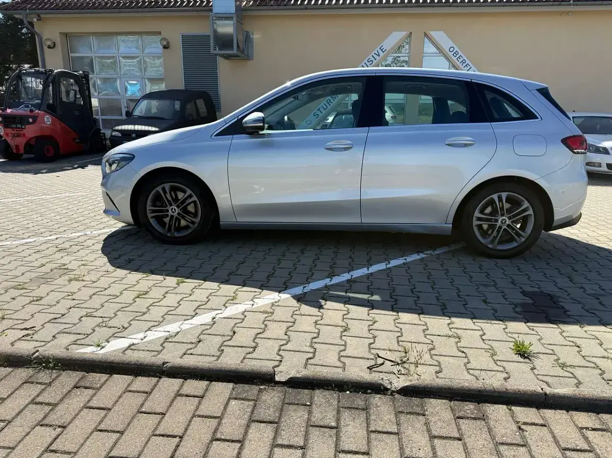 Gebraucht Mercedes B220 190 PS (139 kW) 2019 Iridiumsilber Kleinwagen