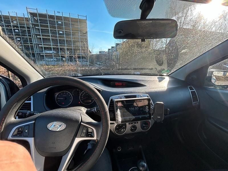 Gebraucht Hyundai i20 Classic 77 PS (56 kW) 2010 Blau Kleinwagen