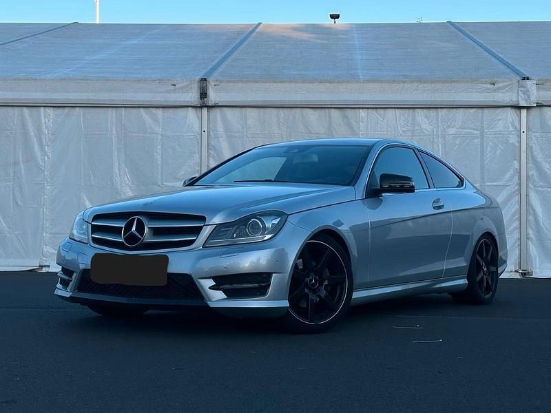 Silber Gebraucht 2014 Mercedes C220 AMG line Coupé | 11.990 € (Superpreis) - Bild 1/4