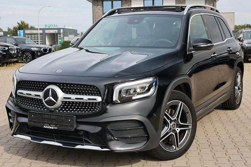 Schwarz Gebraucht 2022 Mercedes GLB200 AMG line SUV | 32.606 € - Bild 1/4